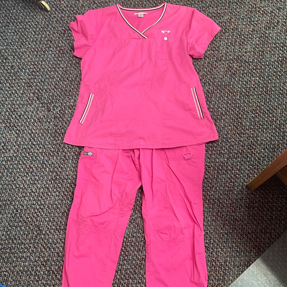 Koi scrubs size L